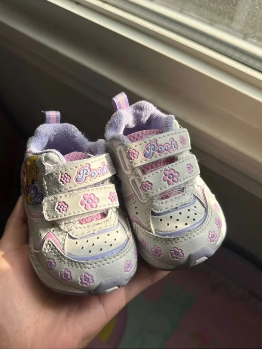 Disney White & Pink Winnie the Pooh Toddler Light-Up Sneakers